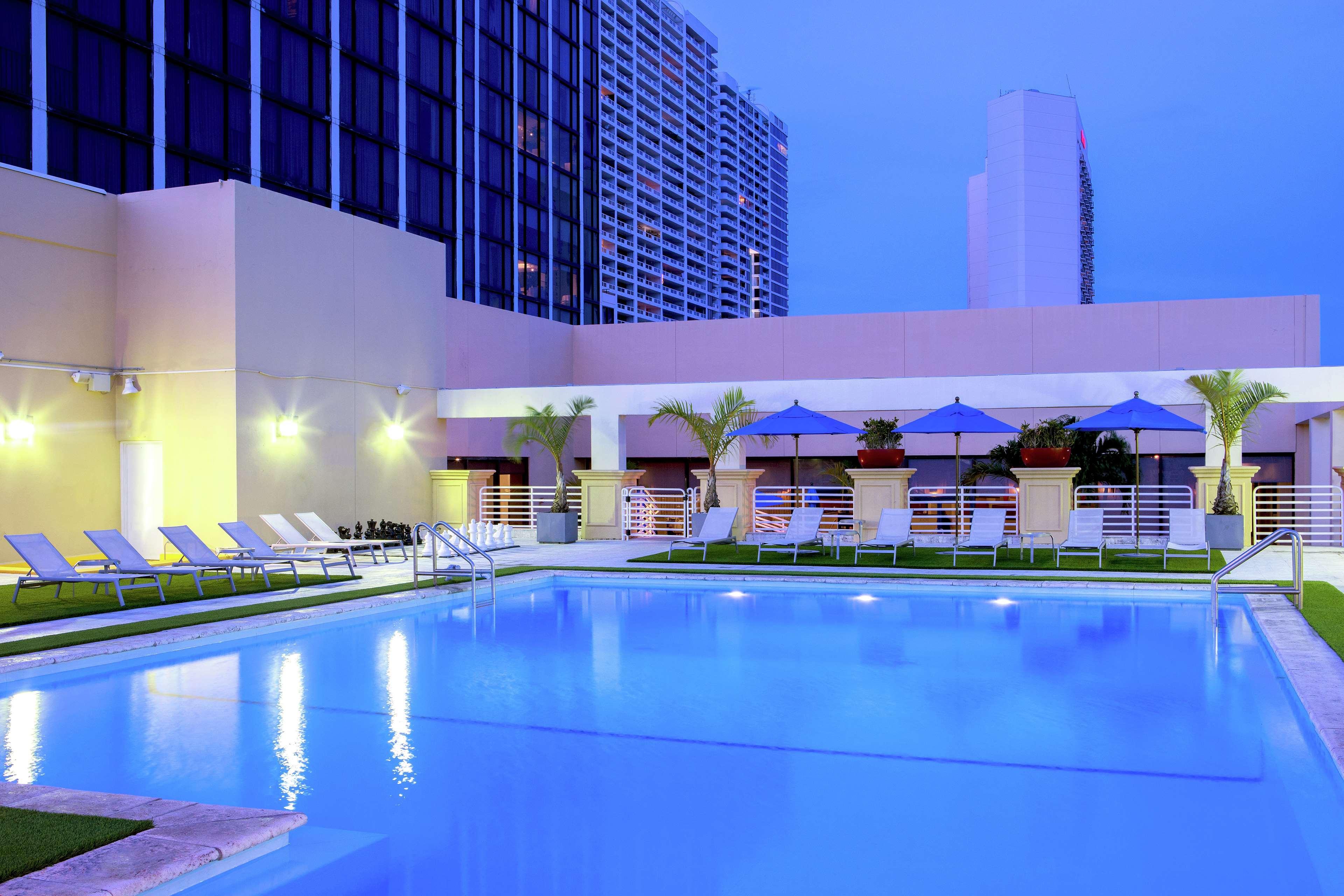 Hilton Miami Downtown Hotel Exterior photo